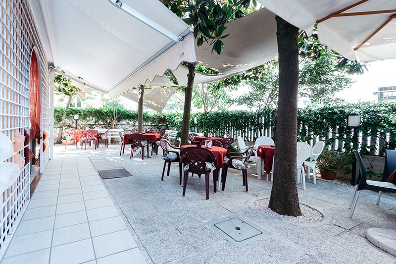 Hotel Roma Pineto — giardino e area relax